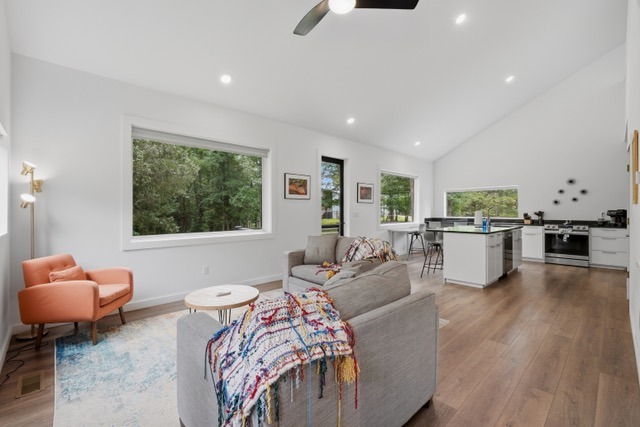 Dream Get Away/Nightly Rental  Modern and ready for you. - photo 17