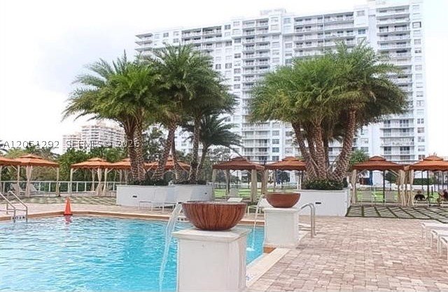 This spacious 2-bed, 2-bath condo is move-in ready and waiting - photo 17