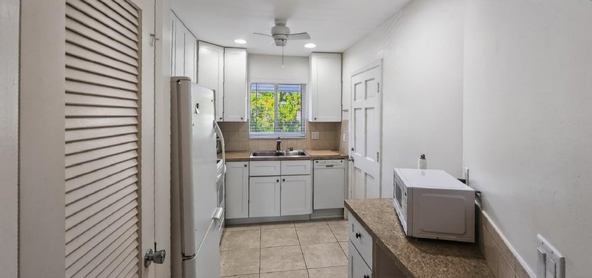 This quaint 55+ condo features white oak engineered hardwood - photo 6