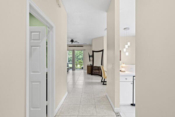Welcome to Lake Charles in St. Lucie West! This well maintained - photo 3