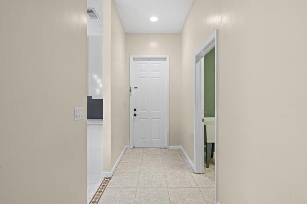 Welcome to Lake Charles in St. Lucie West! This well maintained - photo 4