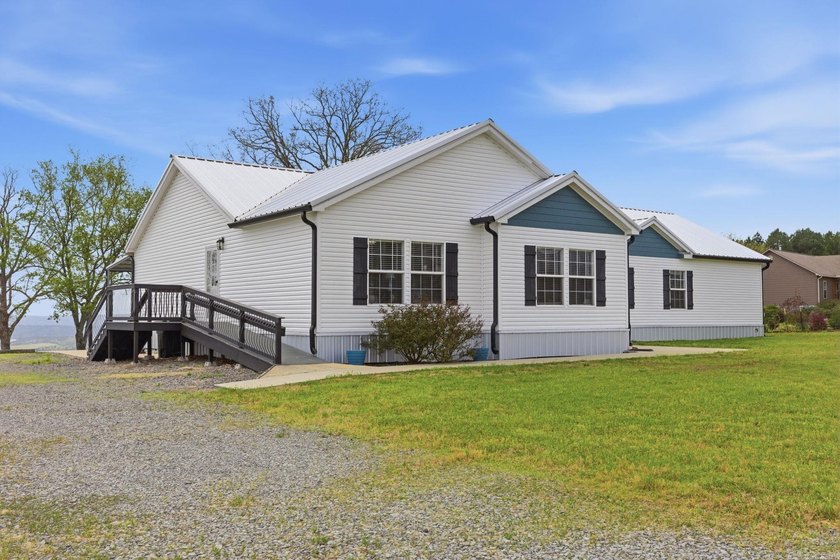 This property offers the perfect opportunity for a relaxing lake - photo 2