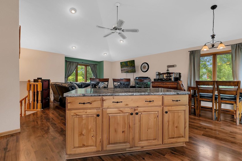 Welcome home to this beautiful 4-bedroom, 3-bathroom residence - photo 7