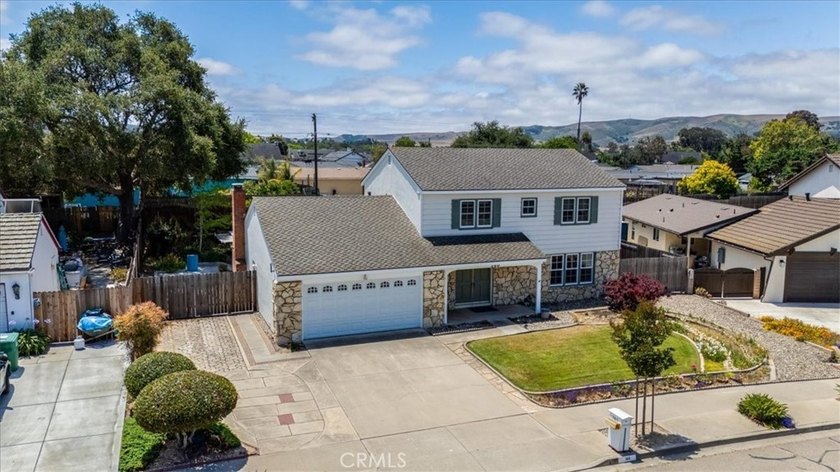 Welcome to this beautiful two-story home located in the highly - photo 4