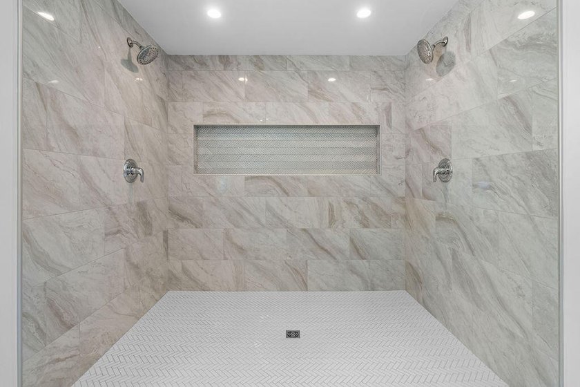 Beautifully renovated 3-bedroom, 2-bath home in Riverland - photo 8