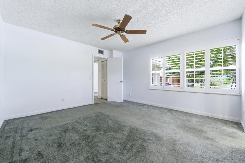 Welcome to this lovingly cared for waterfront townhome centrally - photo 16