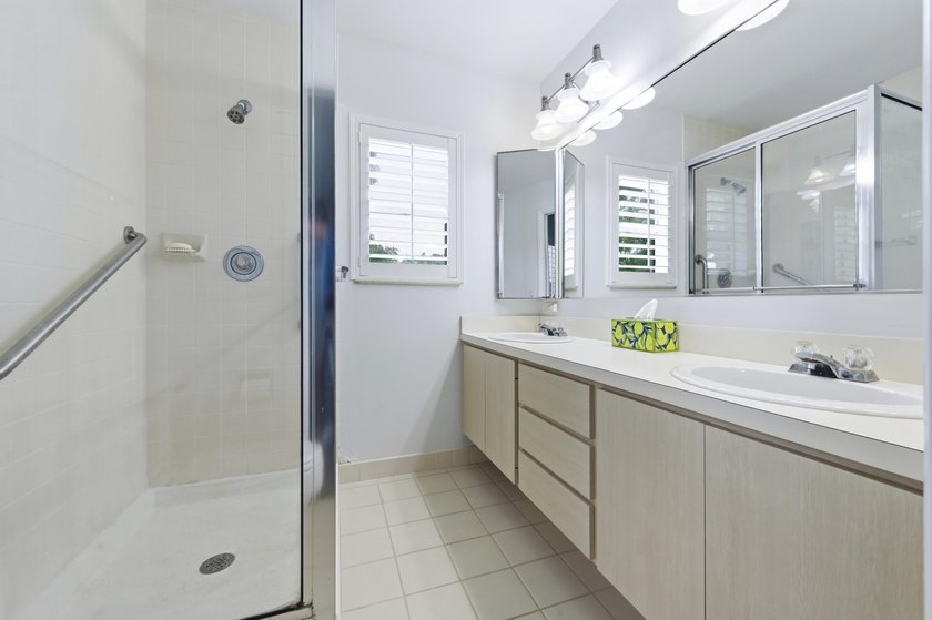 Welcome to this lovingly cared for waterfront townhome centrally - photo 17