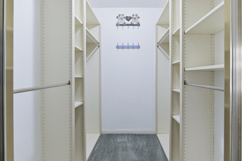 Welcome to this lovingly cared for waterfront townhome centrally - photo 18