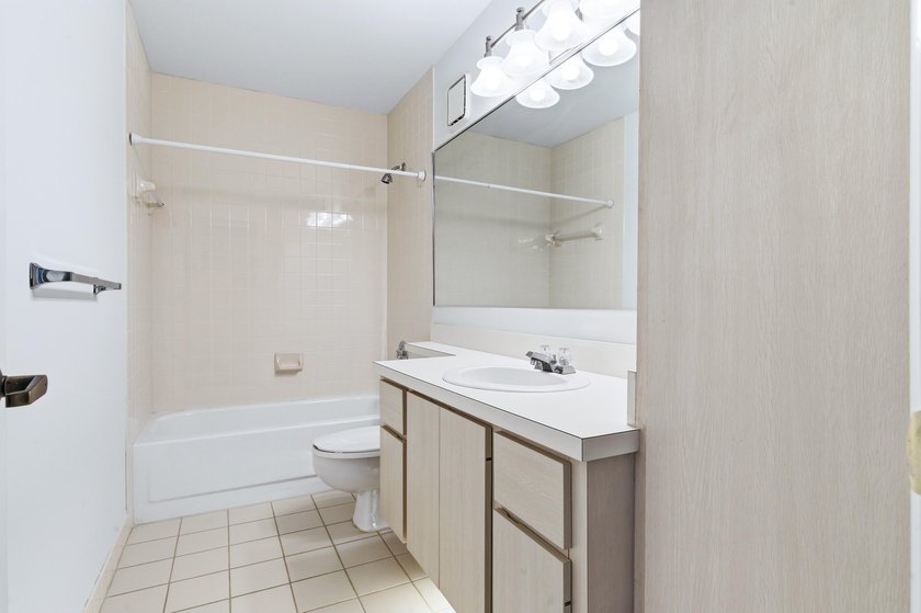 Welcome to this lovingly cared for waterfront townhome centrally - photo 21