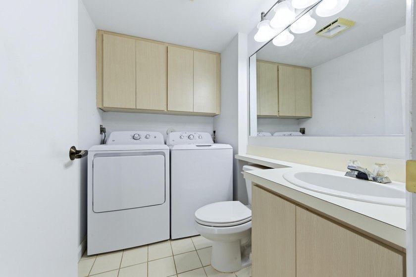 Welcome to this lovingly cared for waterfront townhome centrally - photo 22