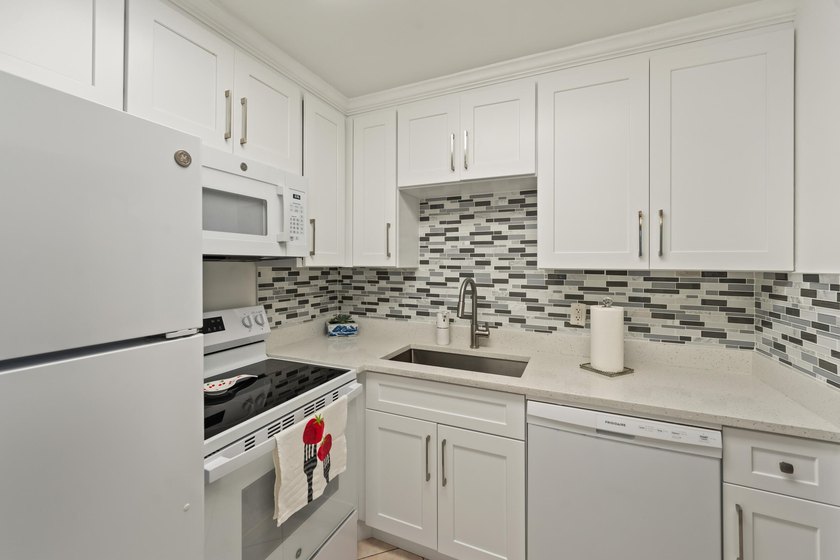Beautifully remodeled 1-bedroom, 1.5-bath first-floor - photo 4
