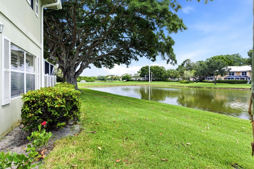 Welcome to this lovingly cared for waterfront townhome centrally - photo 26