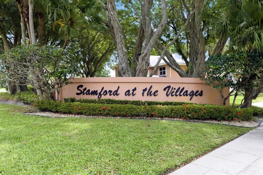 Welcome to this lovingly cared for waterfront townhome centrally - photo 27
