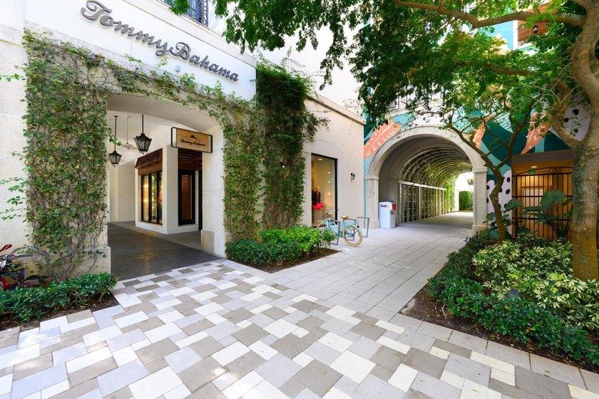 Welcome to this lovingly cared for waterfront townhome centrally - photo 38