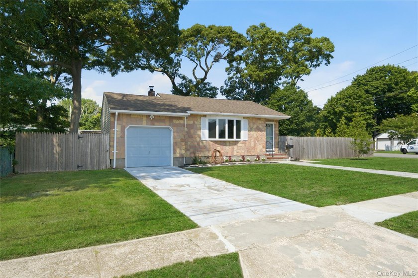 Welcome to 58 Highland Ave located in the well-sought Patchogue - photo 2
