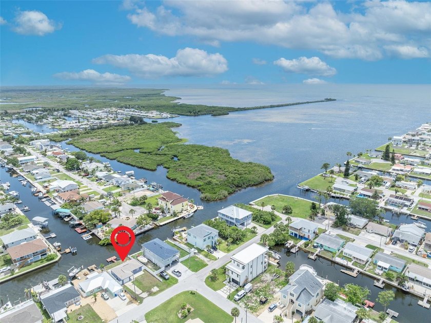 Welcome to your new home in beautiful Hudson, this 3 bedroom / 1 - photo 2