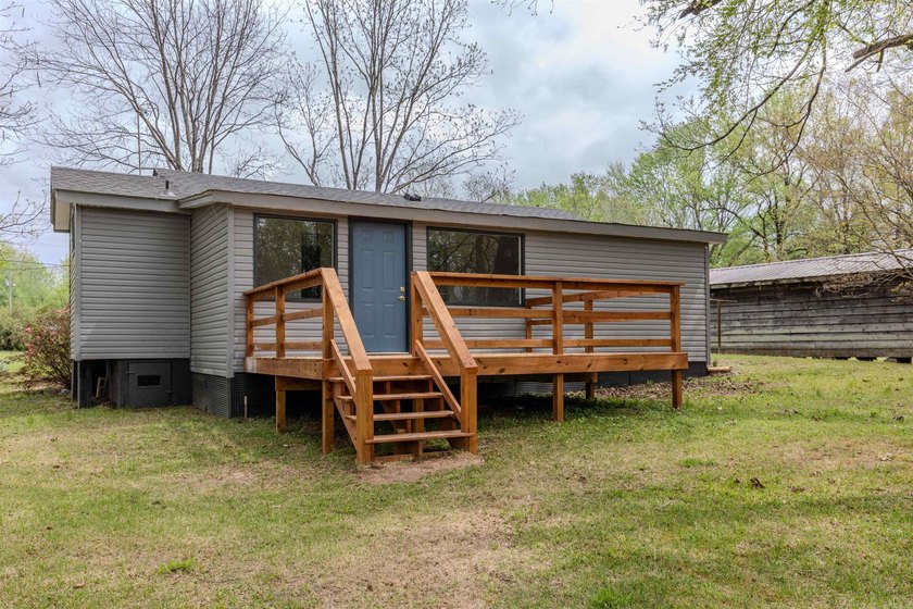 Completely remodeled lakefront home on Harris Brake Lake! This - photo 4