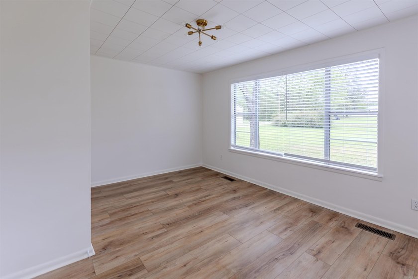 Completely remodeled lakefront home on Harris Brake Lake! This - photo 8