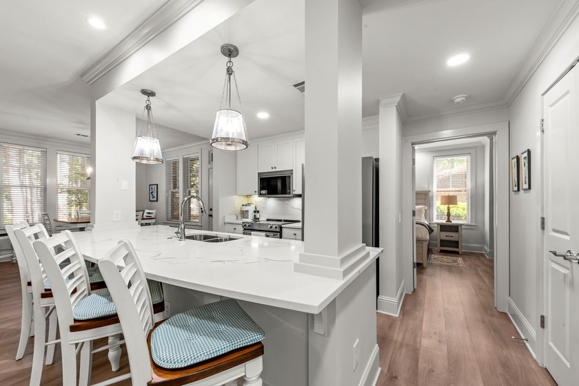 Beautifully renovated 2-bedroom, 2-bath Lake Club Condo with a - photo 11
