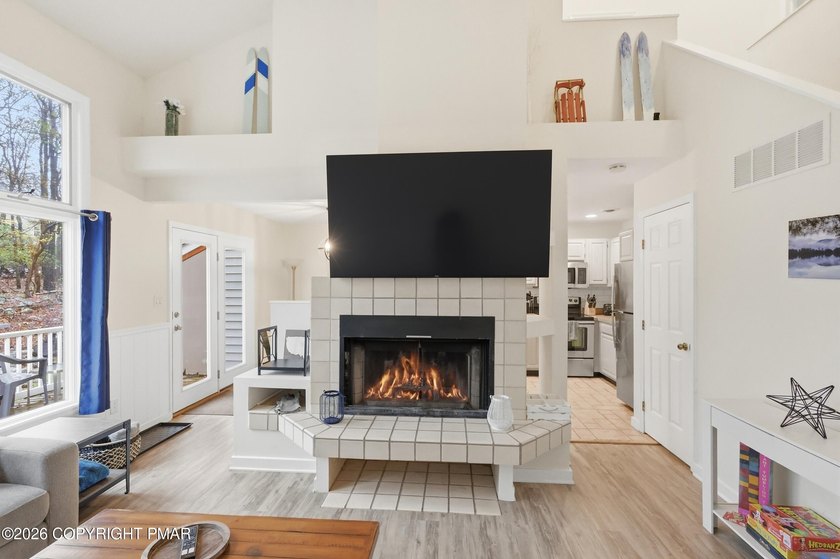 Welcome to your dream Pocono Mountain retreat! This turn-key - photo 11