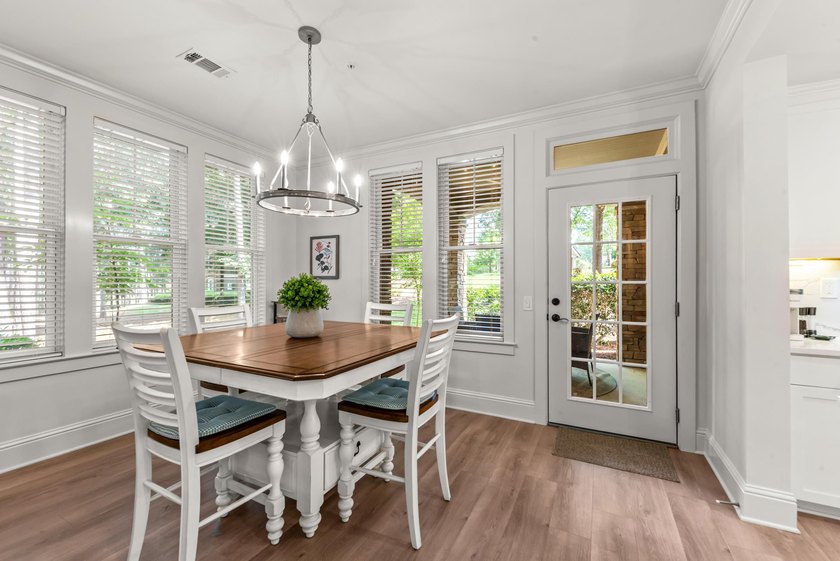 Beautifully renovated 2-bedroom, 2-bath Lake Club Condo with a - photo 12