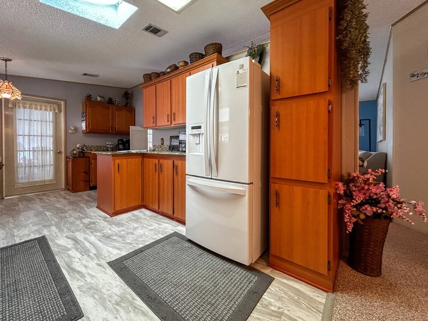 This tastefully updated and well maintained 2 bed 2 bath - photo 12