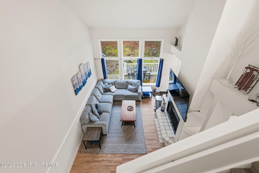 Welcome to your dream Pocono Mountain retreat! This turn-key - photo 13