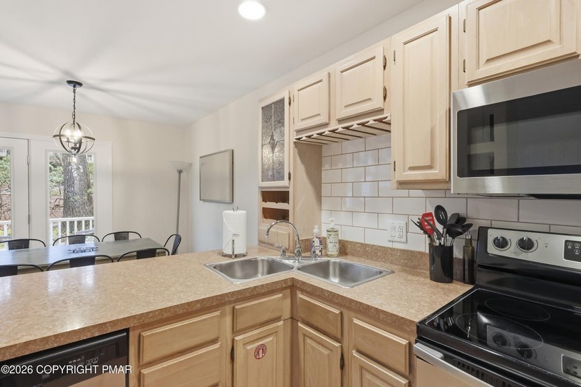 Welcome to your dream Pocono Mountain retreat! This turn-key - photo 15