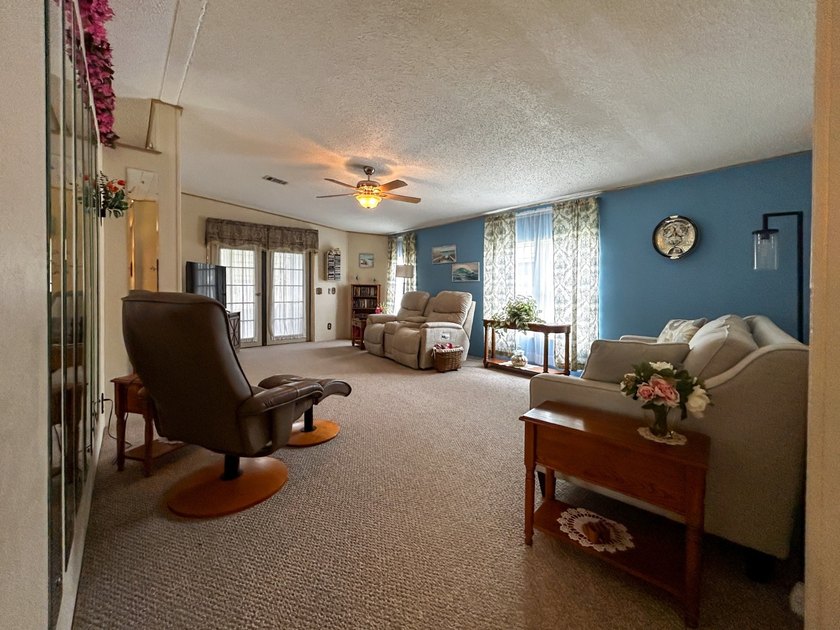 This tastefully updated and well maintained 2 bed 2 bath - photo 16