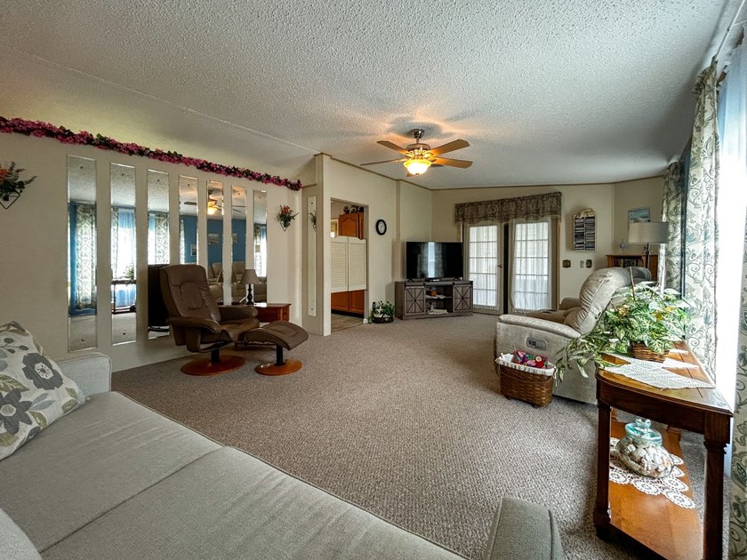 This tastefully updated and well maintained 2 bed 2 bath - photo 17