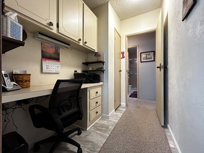 This tastefully updated and well maintained 2 bed 2 bath - photo 21