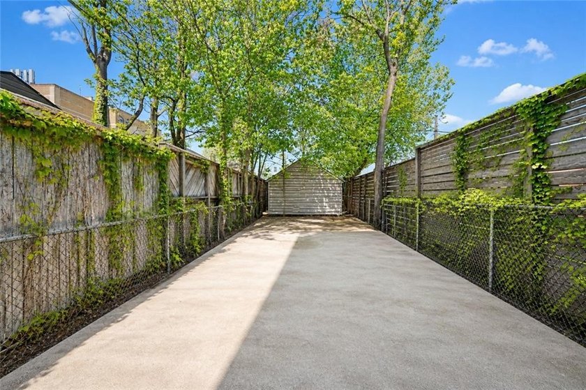Welcome to this beautifully renovated 3-bedroom &amp; 2 full baths - photo 22