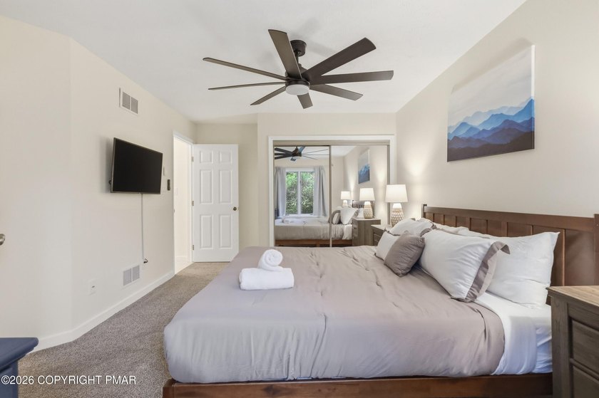 Welcome to your dream Pocono Mountain retreat! This turn-key - photo 22