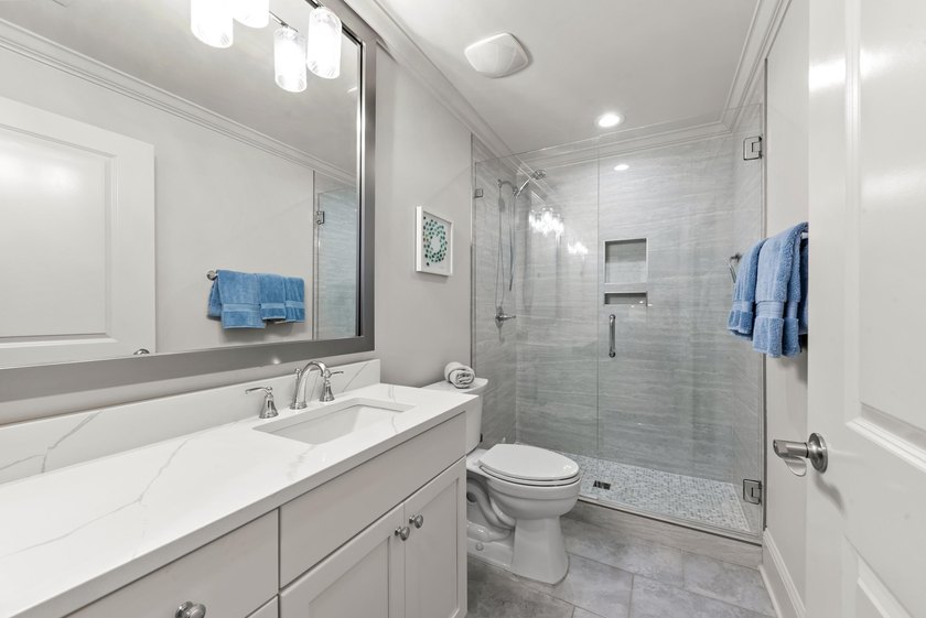Beautifully renovated 2-bedroom, 2-bath Lake Club Condo with a - photo 23