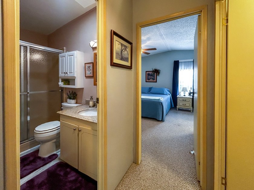 This tastefully updated and well maintained 2 bed 2 bath - photo 23