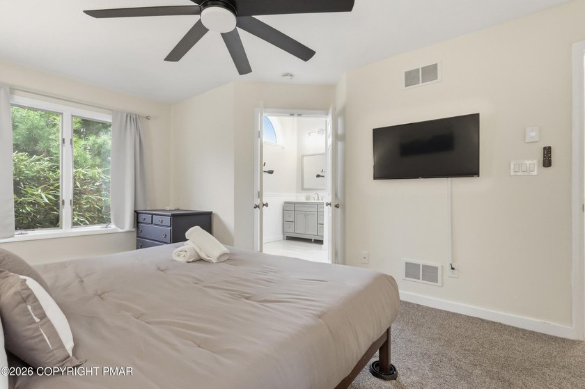 Welcome to your dream Pocono Mountain retreat! This turn-key - photo 23