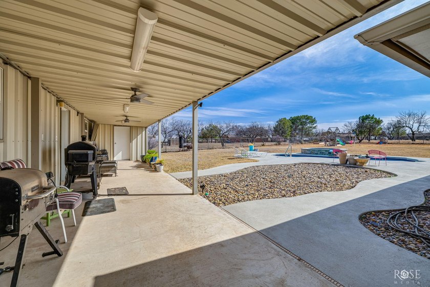 Welcome to 109 Bagpipe in San Angelo, TX! This spacious 3 - photo 24
