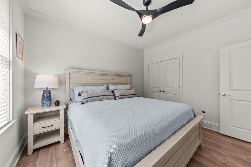 Beautifully renovated 2-bedroom, 2-bath Lake Club Condo with a - photo 25