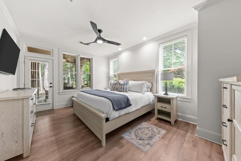Beautifully renovated 2-bedroom, 2-bath Lake Club Condo with a - photo 26