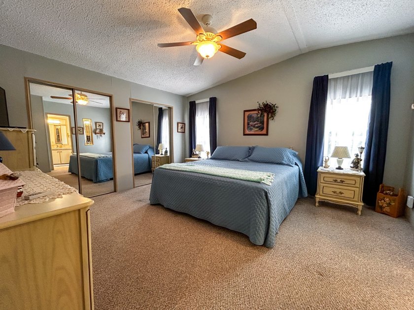 This tastefully updated and well maintained 2 bed 2 bath - photo 27