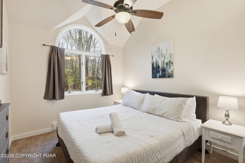 Welcome to your dream Pocono Mountain retreat! This turn-key - photo 27