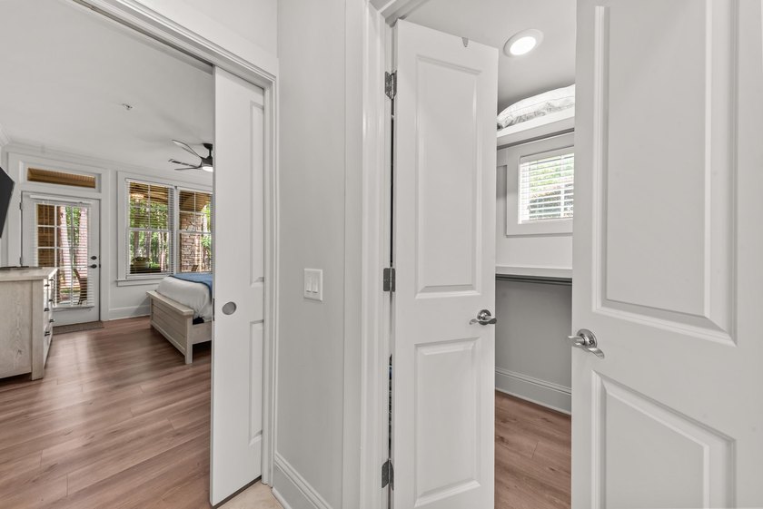 Beautifully renovated 2-bedroom, 2-bath Lake Club Condo with a - photo 28