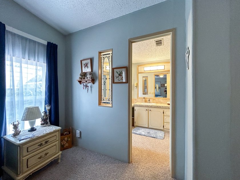 This tastefully updated and well maintained 2 bed 2 bath - photo 29