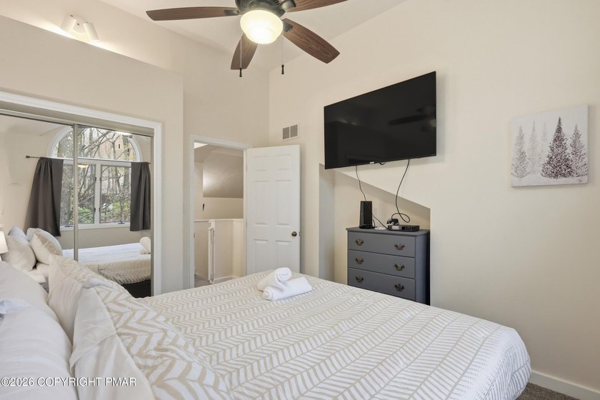 Welcome to your dream Pocono Mountain retreat! This turn-key - photo 29