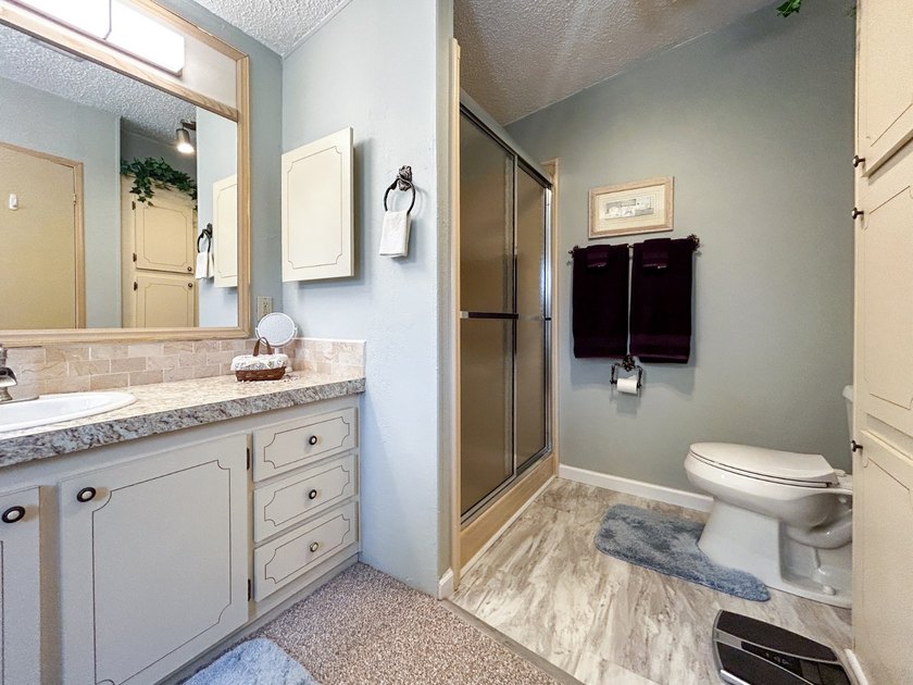 This tastefully updated and well maintained 2 bed 2 bath - photo 31