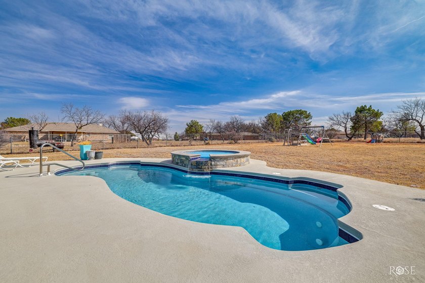 Welcome to 109 Bagpipe in San Angelo, TX! This spacious 3 - photo 31