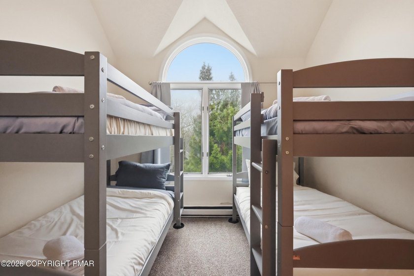 Welcome to your dream Pocono Mountain retreat! This turn-key - photo 32