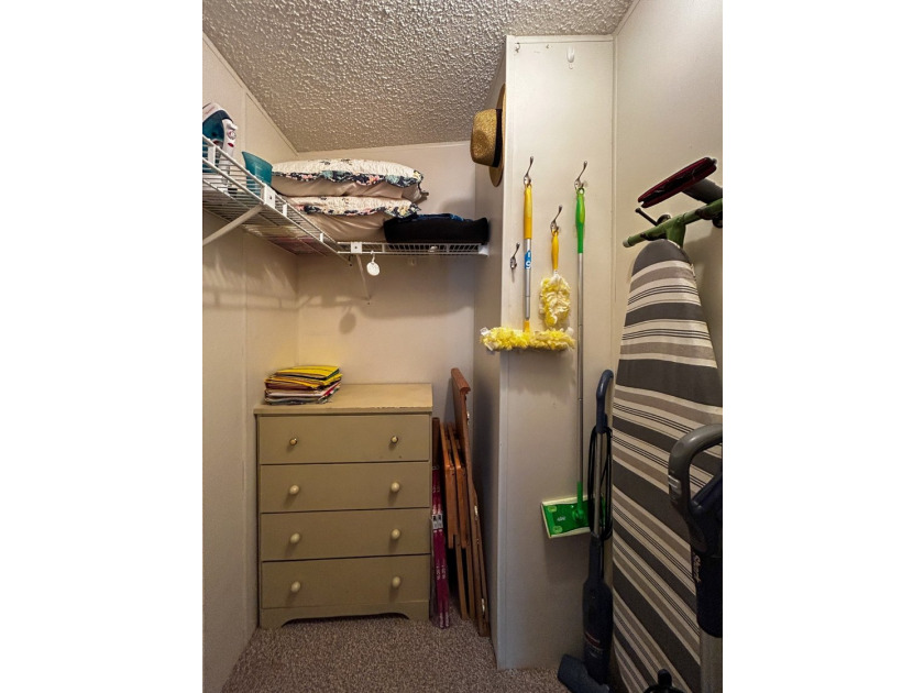 This tastefully updated and well maintained 2 bed 2 bath - photo 34