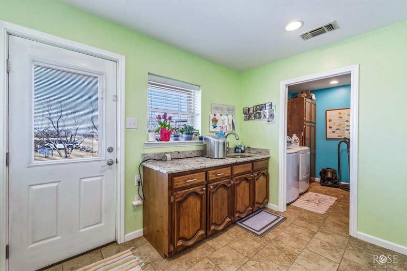 Welcome to 109 Bagpipe in San Angelo, TX! This spacious 3 - photo 34