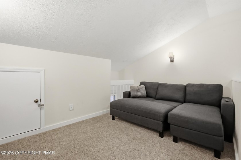 Welcome to your dream Pocono Mountain retreat! This turn-key - photo 36